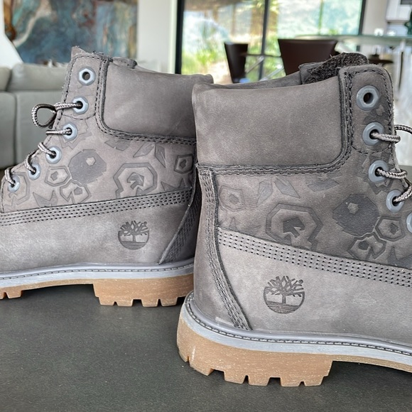 BRAND NEW Timberland Boots - Picture 2 of 16